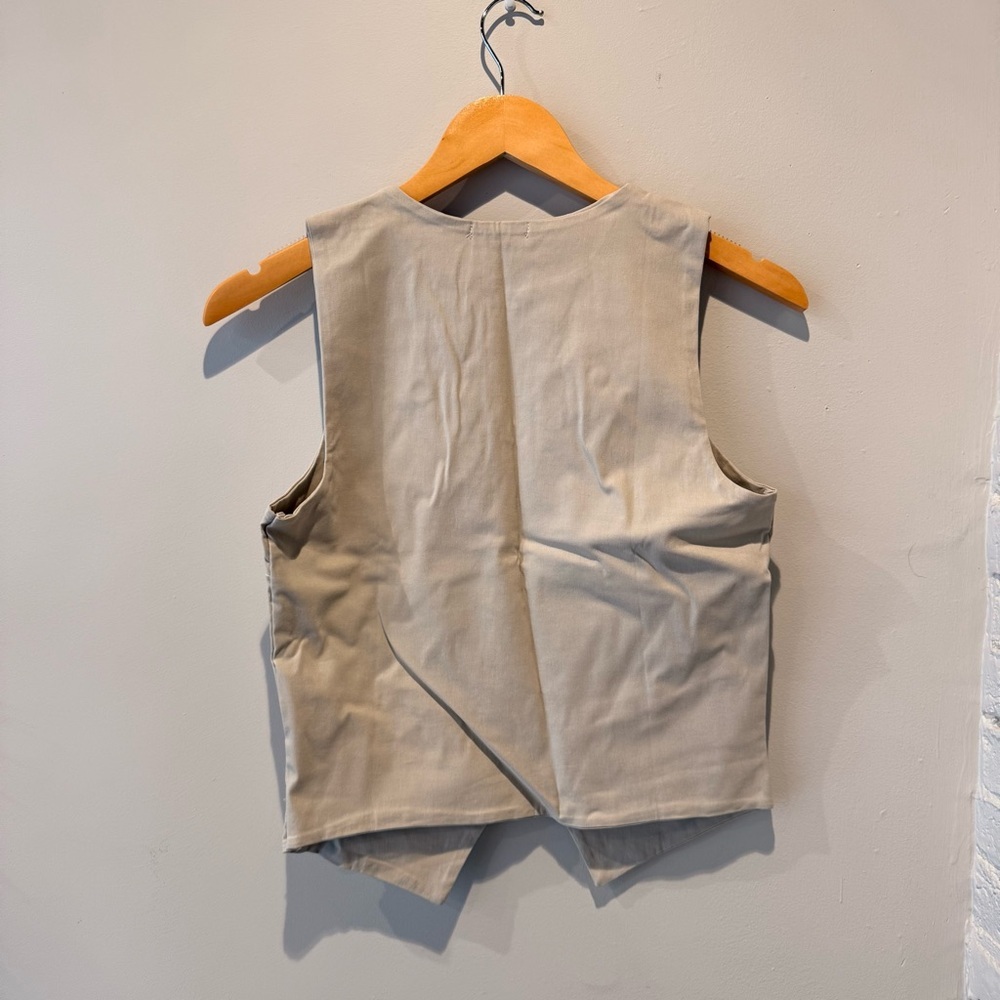 PrettyLittleThing Tan Button Down Vest - Picture 7 of 7